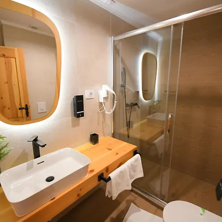 Ana Otel Kalesija